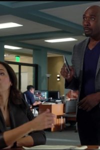 Rosewood – S01E22 – Badges & Bombshells