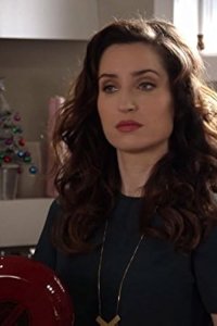 Life in Pieces – S01E11 – College Stealing Santa Caroling