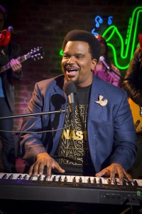 Mr. Robinson – S01E01 – Pilot