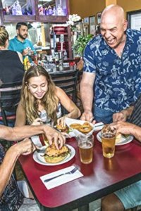 Burgers, Brew and ‘Que – S06E07 – Wild Smoke and Fiery Burgers