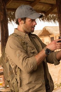 Zoo – S01E01 – First Blood