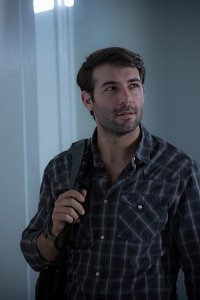 Zoo – S01E08 – The Cheese Stands Alone