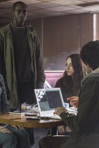 Humans – S01E05 – Episode 5