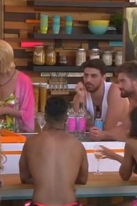 Love Island – S01E01 – The Launch