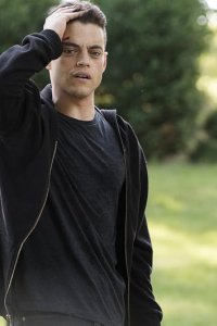 Mr. Robot – S01E09 – eps1.8_m1rr0r1ng.qt
