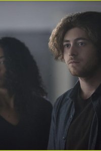 Between – S01E04 – Love Hurts