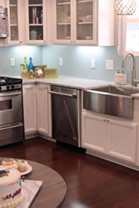 Good Bones – S01E03 – Tiny House Turns Into a Bohemian Bungalow