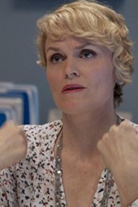 The Comedians – S01E06 – Orange You the New Black Guy