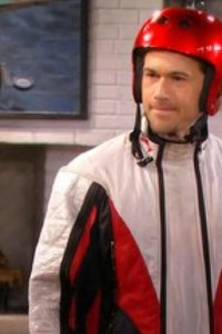 One Big Happy – S01E04 – Flight Risk