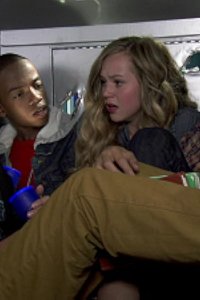 Bella and the Bulldogs – S01E02 – Newbie QB: Part 2