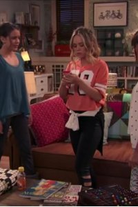 Bella and the Bulldogs – S02E02 – Girls’ Night