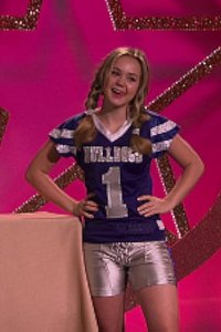 Bella and the Bulldogs – S02E11 – Glitz & Grit