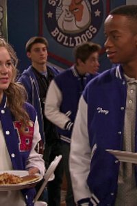 Bella and the Bulldogs – S02E19 – Oh, Baby, It’s the Playoffs