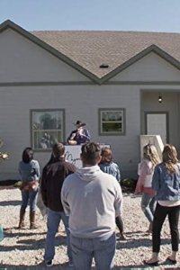 Texas Flip N’ Move – S13E11 – Paige and Raf’s Refreshing Modern Residence