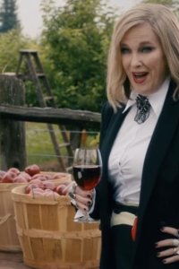 Schitt’s Creek – S01E06 – Wine and Roses