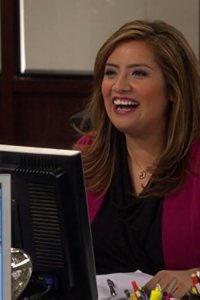 Cristela – S2015E11 – Dead Arm