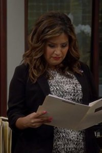 Cristela – S2015E19 – Great Expectations