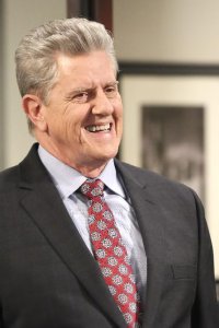 Cristela – S2015E21 – Village Mode