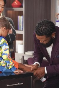 Black·ish – S08E05 – Ashy to Classy
