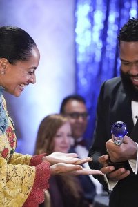 Black·ish – S08E09 – And the Winner Is…