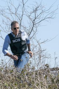 NCIS: New Orleans – S07E11 – Stashed
