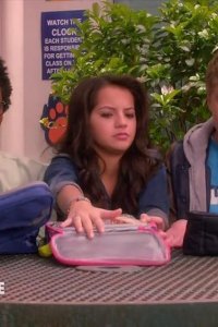 100 Things to Do Before High School – S2015E16 – Sit at a Different Table at Lunch Thing!