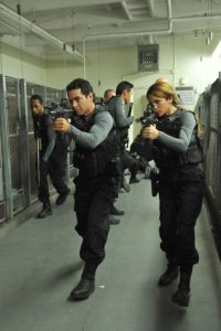 Gang Related – S01E04 – Perros