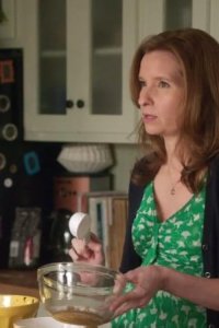 Playing House – S01E03 – Unfinished Business
