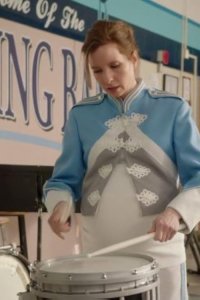 Playing House – S01E05 – Drumline
