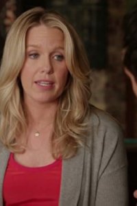 Playing House – S01E06 – Bosephus and the Catfish