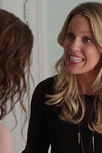 Playing House – S01E10 – Bugs in Your Eyes