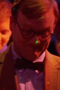 Review – S01E01 – Stealing; Addiction; Prom