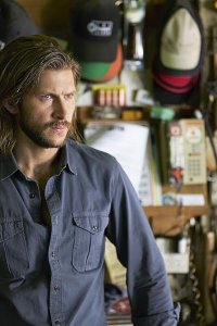 Bitten – S03E01 – Family, of Sorts