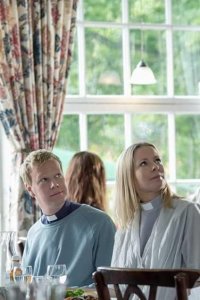 Halvvägs till himlen – S01E05 – Prostvisitationen