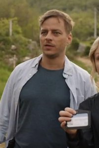 Crossing Lines – S03E09 – Enemy of the People