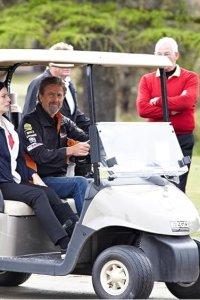 Upper Middle Bogan – S01E06 – Behind You!