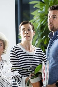 Upper Middle Bogan – S03E01 – New Kids on the Block