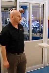 The Profit – S01E01 – Car Cash