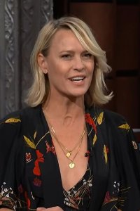 The Late Show with Stephen Colbert – S01E630 – Robin Wright/Caitlin Peluffo/Hillary Clinton/Melissa McCarthy