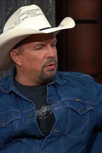 The Late Show with Stephen Colbert – S01E657 – Garth Brooks/Tim Meadows/Emma Willmann