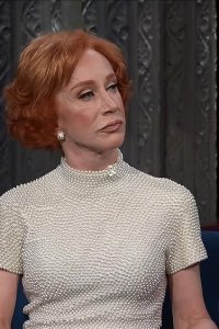 The Late Show with Stephen Colbert – S01E663 – Kathy Griffin/Emma Willmann