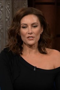 The Late Show with Stephen Colbert – S01E673 – Laura Benanti/Jon Stewart/Jon Batiste & Stay Human
