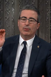 The Late Show with Stephen Colbert – S01E699 – John Oliver/BLACKPINK