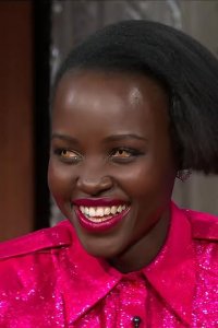 The Late Show with Stephen Colbert – S01E719 – Lupita Nyong’o/Vicky Ward/Karen O & Danger Mouse
