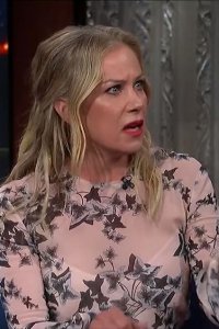The Late Show with Stephen Colbert – S01E739 – Christina Applegate/Van Jones