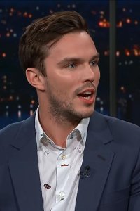The Late Show with Stephen Colbert – S01E741 – Chris Cuomo/Nicholas Hoult & Lily Collins/James Taylor