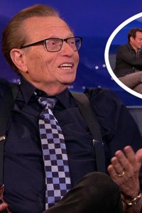 Conan – S01E603 – Larry King/Lizzy Caplan/Sam Morril
