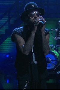 Conan – S01E740 – Larry King/Anna Chlumsky/Yelawolf Featuring Travis Barker