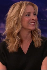 Conan – S01E772 – Lisa Kudrow/Uzo Aduba/Bullly