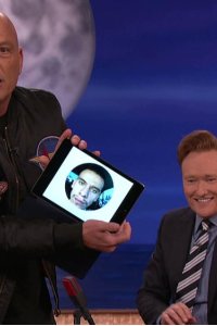 Conan – S01E983 – Howie Mandel/Britt Lower/Daniel Sloss/Triump the Insult Comic Dog